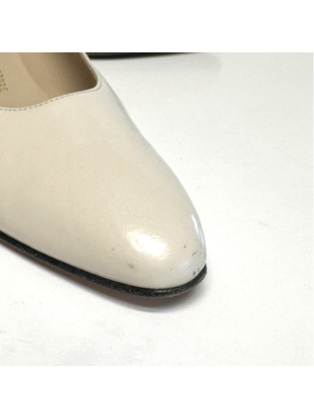Vtg Salvatore Ferragamo Cream Leather Low Heel Pumps W Size 6.5 AAAA Narrow - Picture 10 of 16